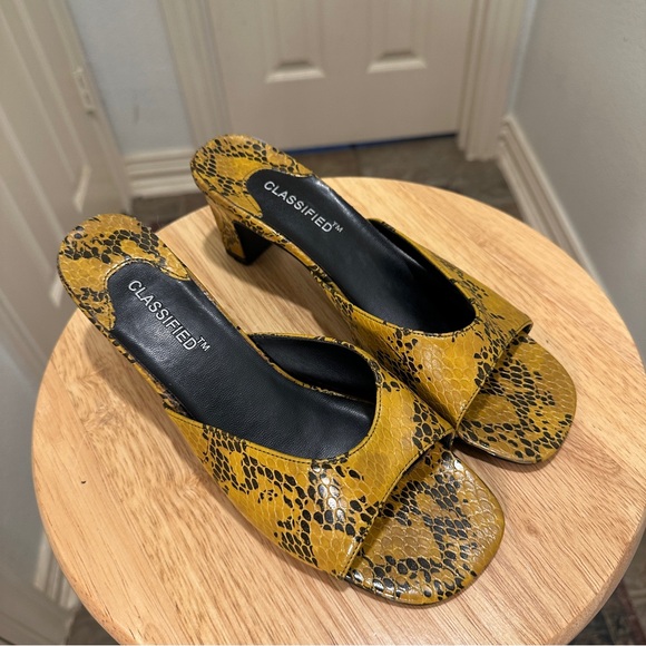 Classified Snake Print Sandals - Picture 1 of 5